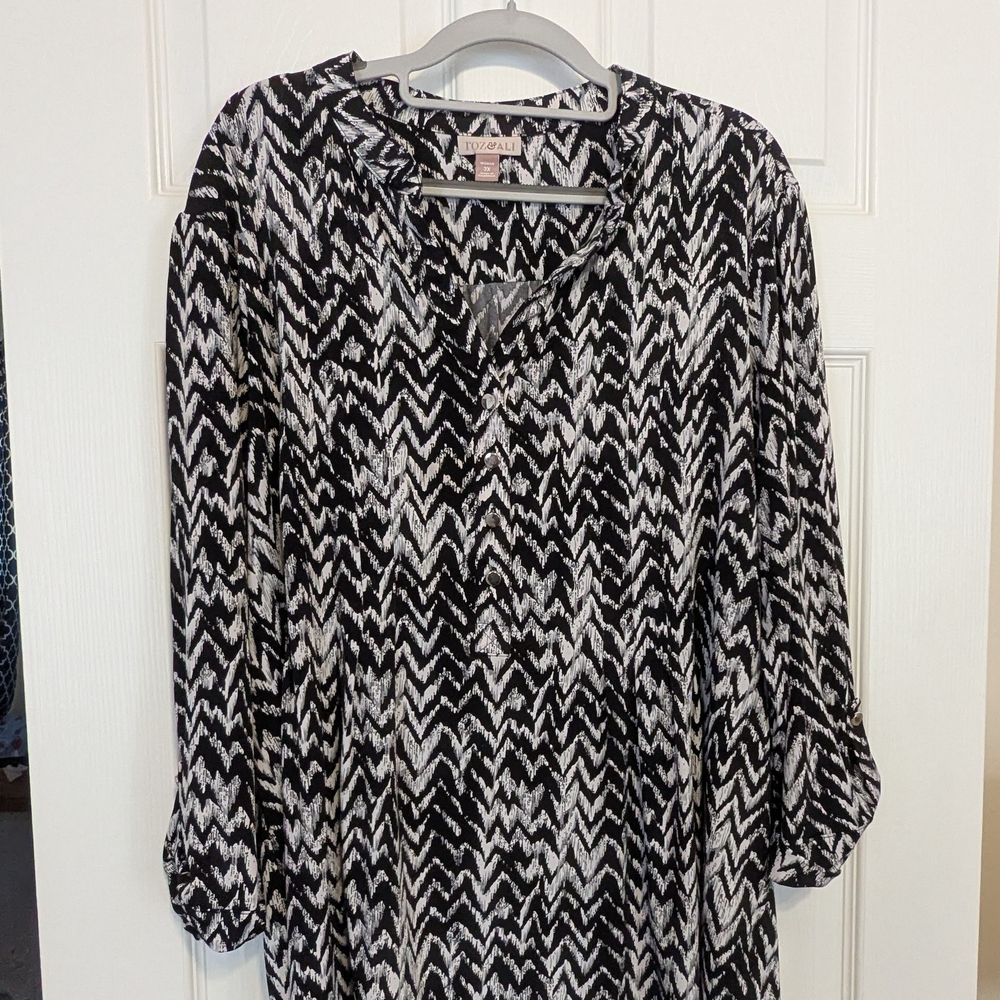 Roz & Ali Monochrome Zigzag Blouse